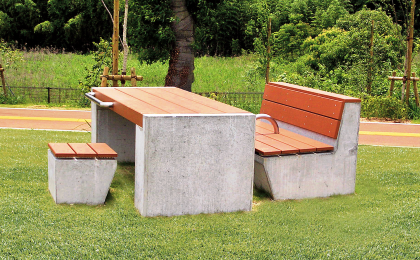 EINスーパウッド　table
